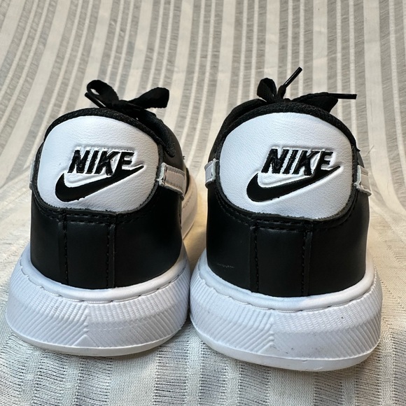 Nike Court Royale Low Sneakers Black/White – Youth 6.5 (Women’s 8) - Picture 3 of 7